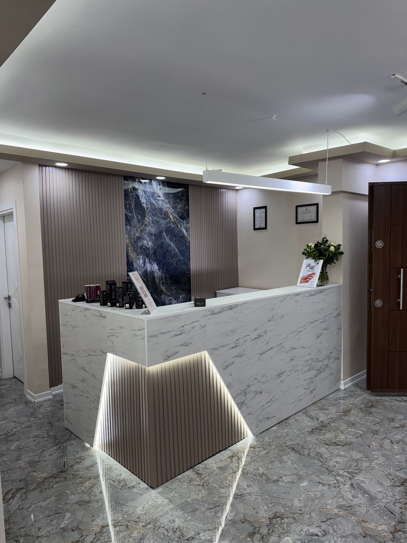 Bella Vita — mermer resepsiyon